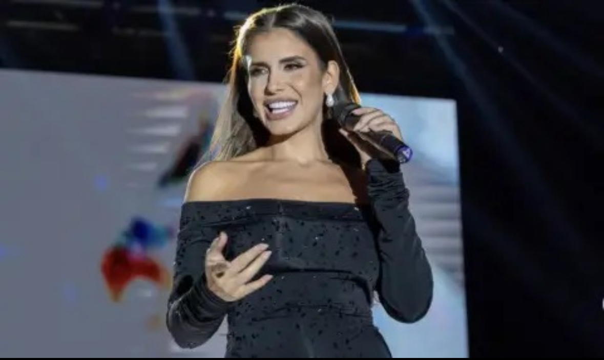 Наша попфолк певица бе замерена с телефон по време на