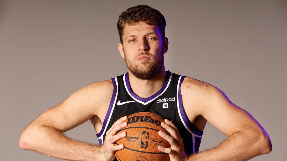 Старши треньорът на Олимпиакос Йоргос Барцокас разкри че Александър Везенков