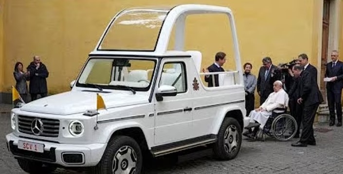 Mercedes Benz достави първия си изцяло електрически Папамобил на папа Франциск базиран на новата