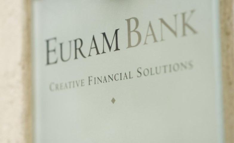 Службата за надзор над финансовия пазар FMA е подала вчера