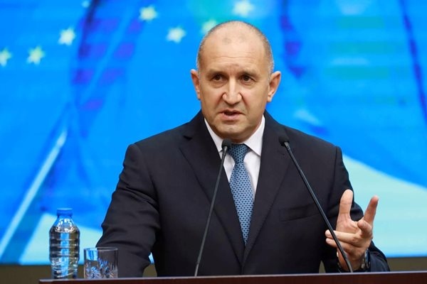 Президентът Румен Радев започна консултациите с представители на парламентарните групи