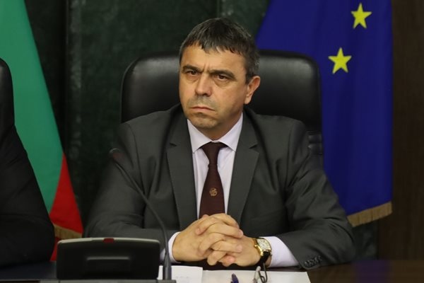 Служебният министър на вътрешните работи Атанас Илков коментира финансовата пирамида