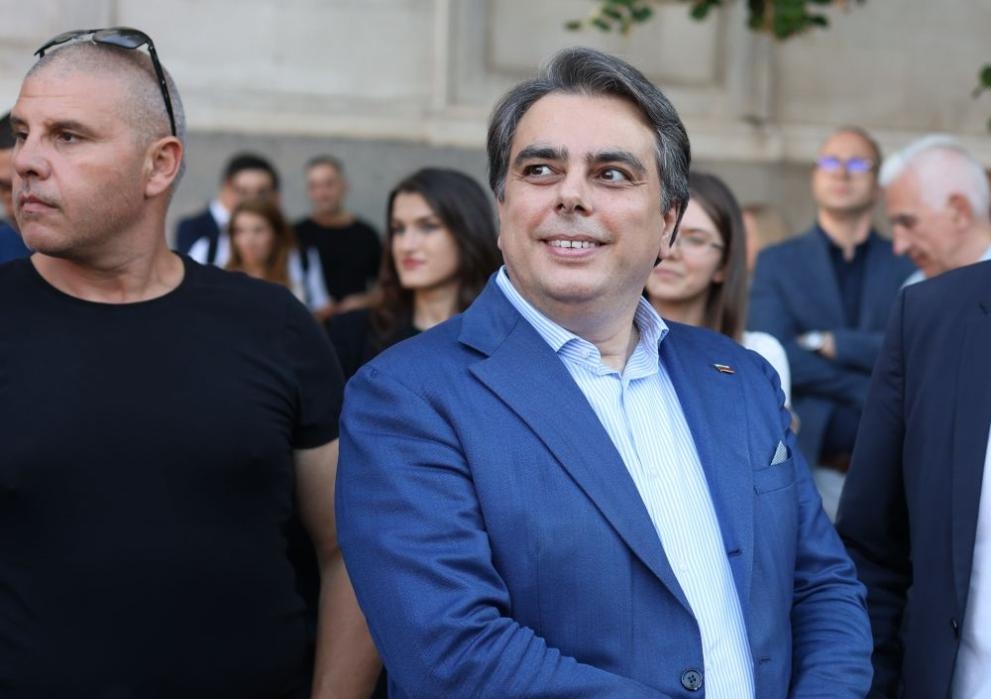 Журналистът Евгени Петров коментира във Фейсбук изявление на    Днес разбрах че