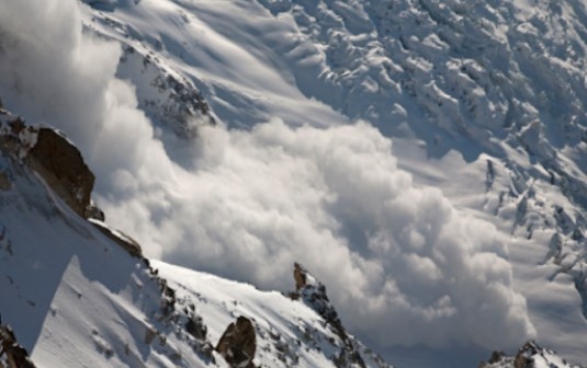 Лавина е паднала в Пирин и е затрупала хора От Планинската