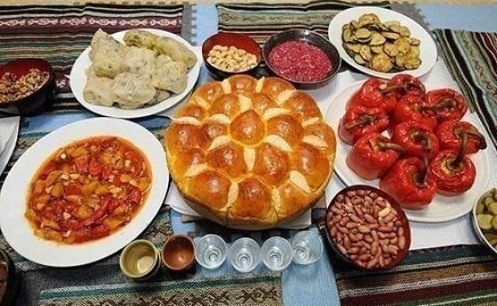 Християнското семейство се събира днес около масата на Бъдни вечер