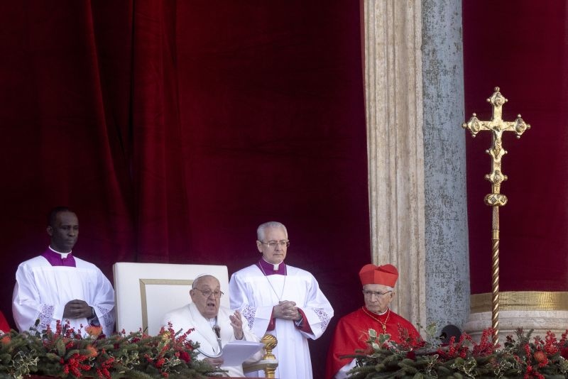В традиционното си Рождественско послание Urbi et Orbi папа Франциск призова