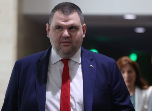 След седмица бедстващи хиляди хора и стотици населени места без