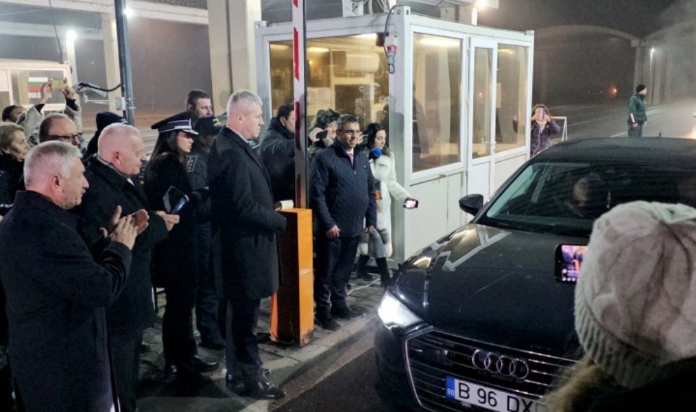 От днес официално България е пълноправен член на Шенген  
Така българските