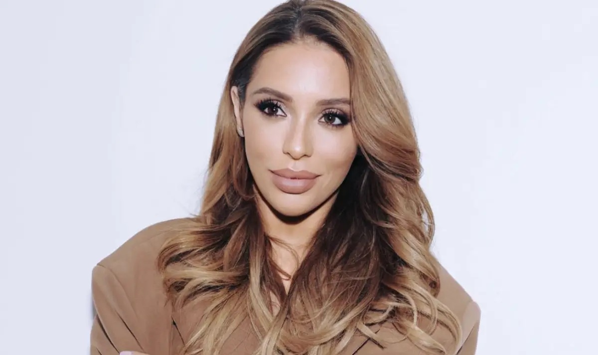 Мика Стоичкова малката дъщеря на футболната легенда Христо Стоичков най сетне