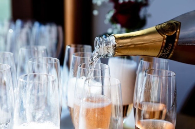 Най коварният алкохол на празничната трапеза е виното особено пенливото вино