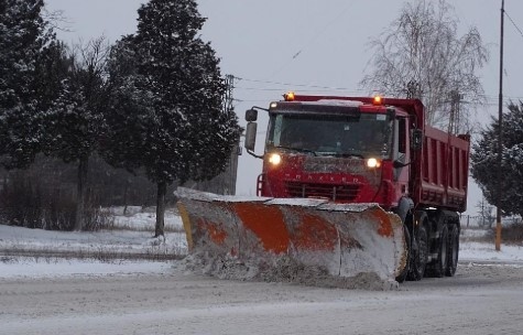 През тази нощ продължиха обработките срещу заледяване в 24 те райони