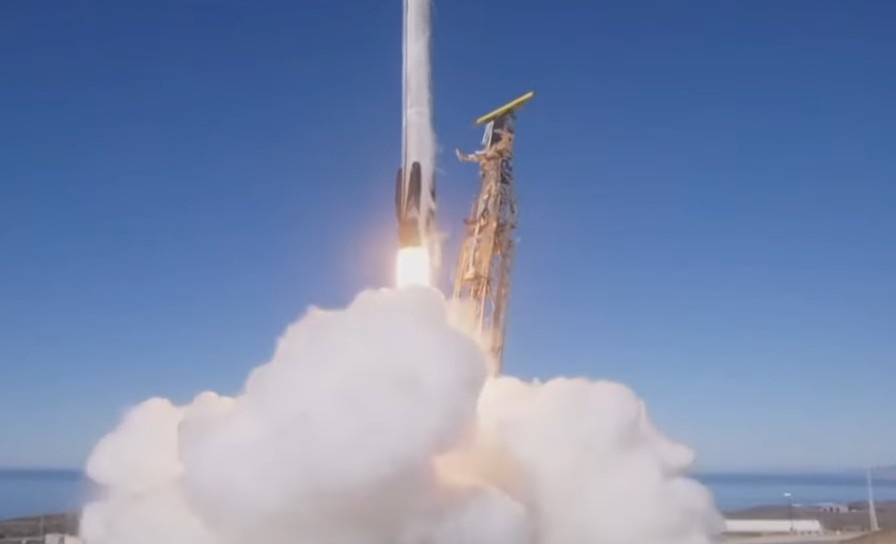 Изстреляха първия български спътник Балкан 1 който ще предава данни за