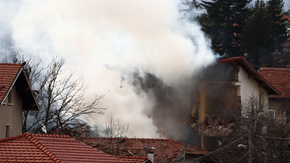 Продължава издирването на двама души които са в неизвестност след