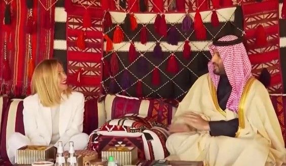 Престолонаследникът на Саудитска Арабия посрещна премиера на Италия в необичайна