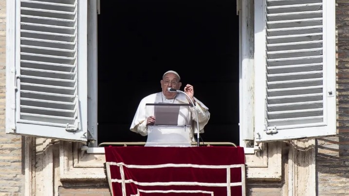 Ватиканът днес призова правителствата по света да наблюдават развитието на