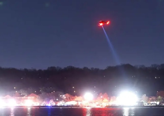 Пътнически самолет се разби до Националното летище Роналд Рейгън във