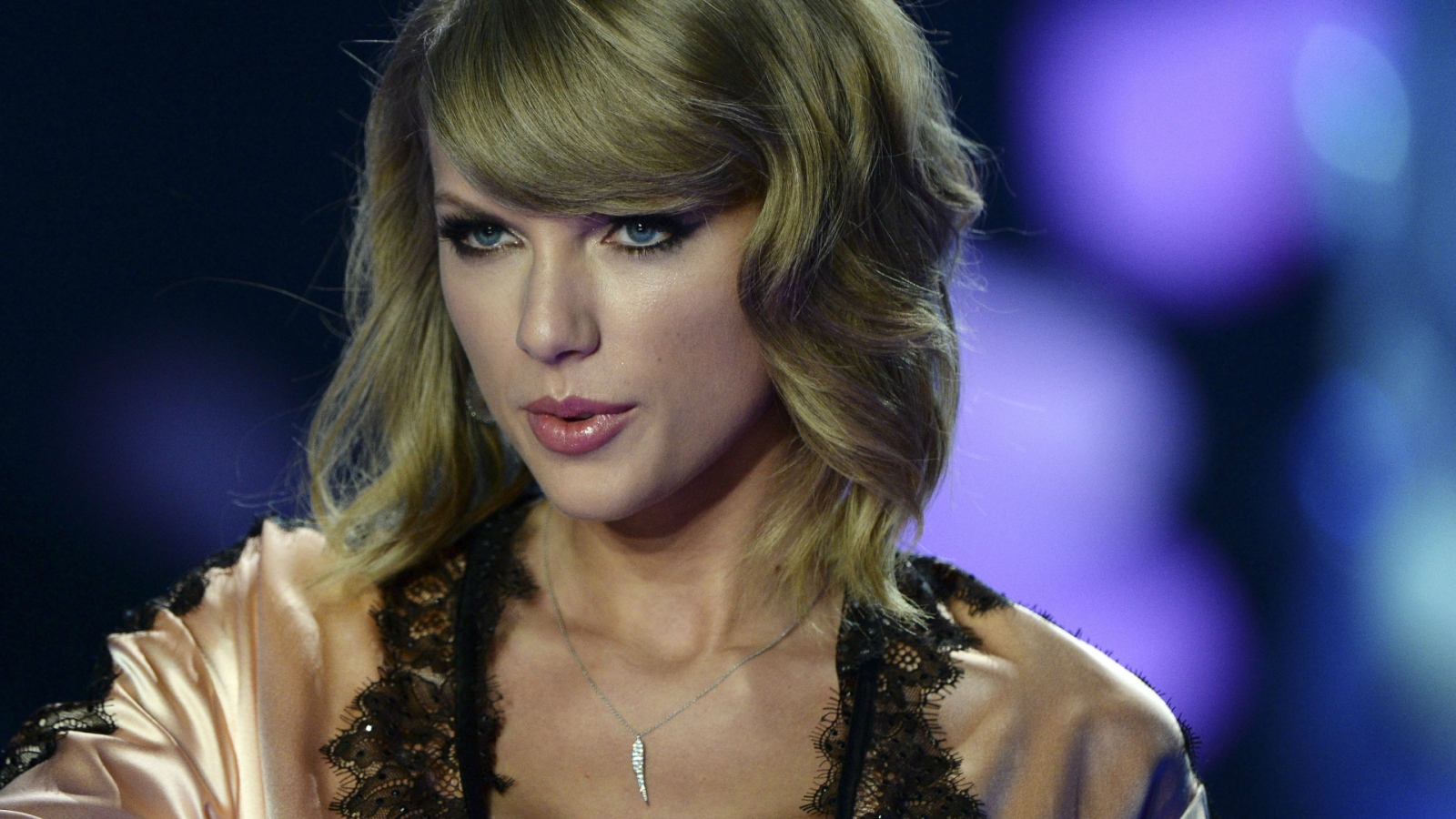 Тейлър Суифт ще бъде сред звездните лица на 67 ата церемония на