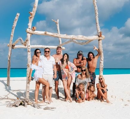 Като 10 капки вода Сезон Малдиви Така шеговито озаглави кадъра от