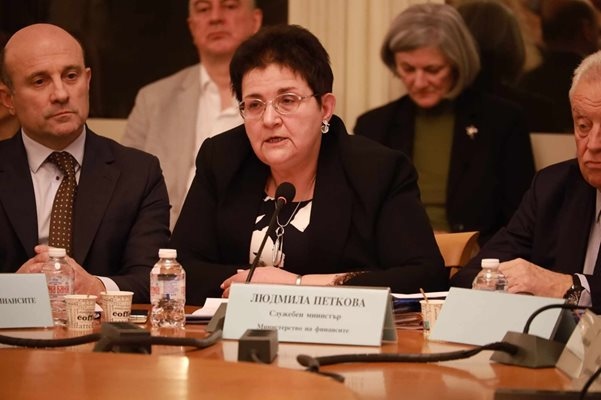 Бившата зам министърка Людмила Петкова става директор в министерството на финансите  Петкова