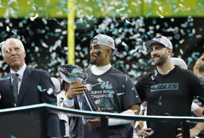 Филаделфия Ийгълс постигна съкрушителна победа на Супербоул над Канзас Сити