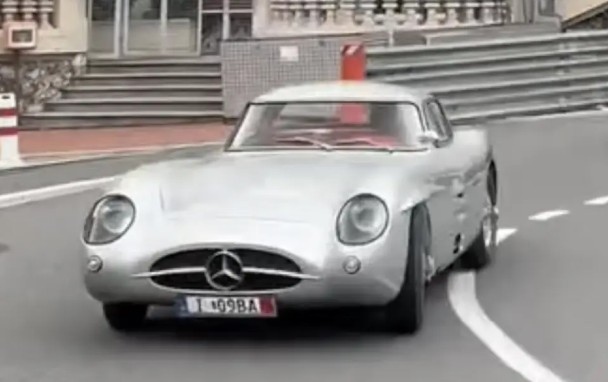 Легендарният Mercedes Benz 300 SLR Uhlenhaut Coupe от 1955 г който