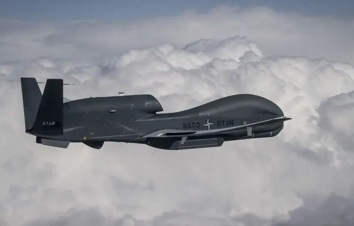 Най мощният в света стратегически разузнавателен дрон RQ 4 Global Hawk от