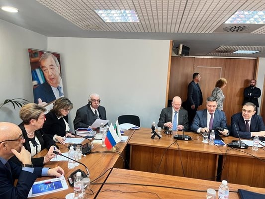 Напрежение в управляващата коалиция по оста Русия Украйна успя да внесе