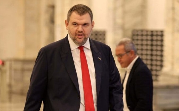 Намираме за неприемливо забавянето или отлагането на наложителното разрешаване на