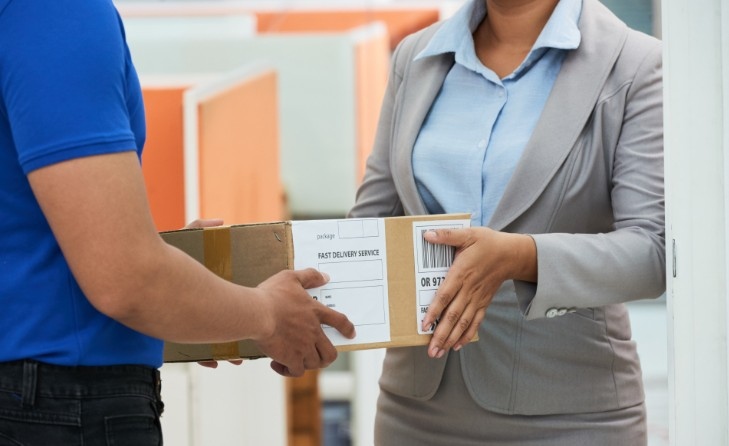 Близо с 10 поскъпват някои куриерски услуги от 1 март