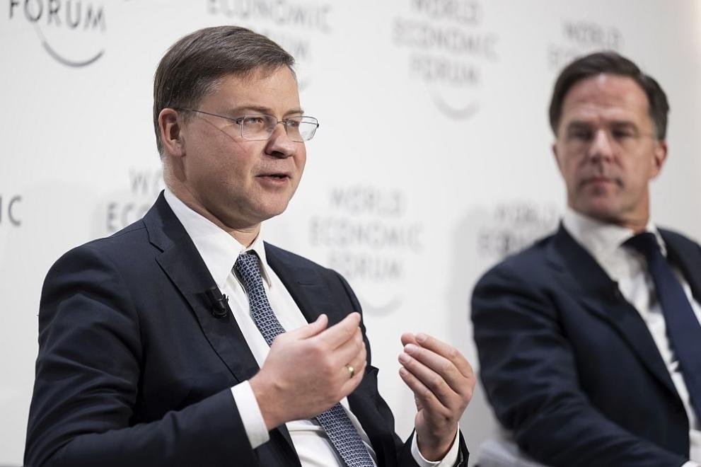 Еврокомисарят по икономиката Валдис Домбровскис определи като реалистична целта на