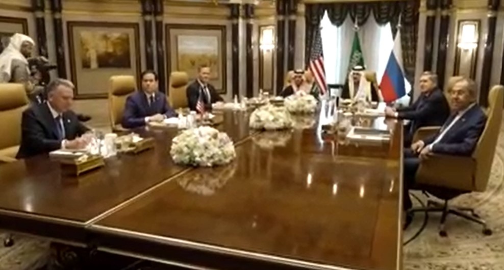 Малко преди 10 00 ч българско време във вторник започнаха разговорите