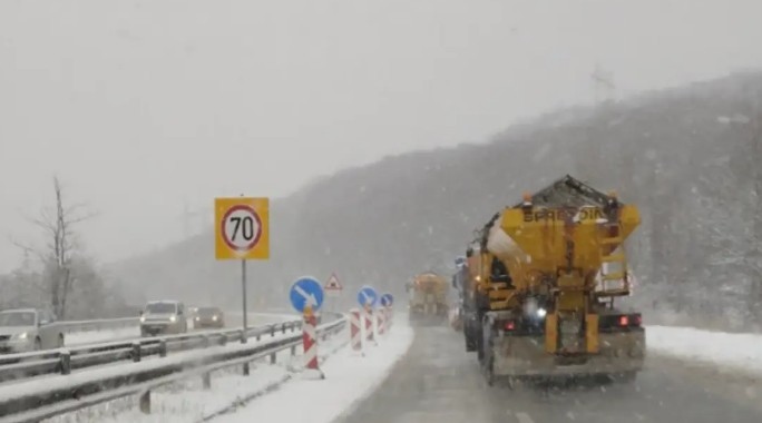Временно се ограничава движението за всички автомобили по 35 километров