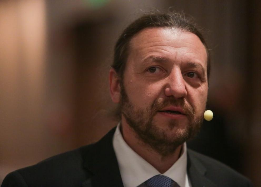 Наистина участвам във фирма аз съм я създал отпреди 20