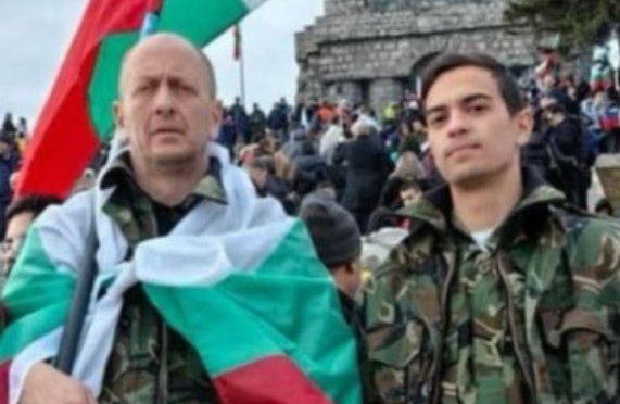 Утре сутринта петимата арестувани за вандалски действия пред сградата на