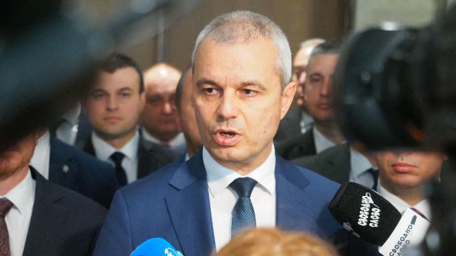 Лидерът на Възраждане Костадин Костадинов определи като провал приетата от