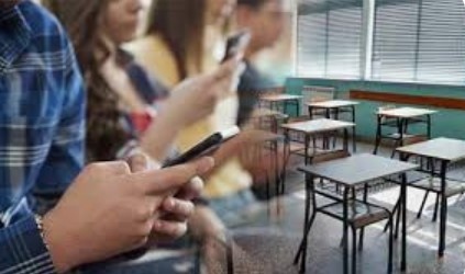 Без телефони в класните стаи въвеждане на оценка за дисциплина