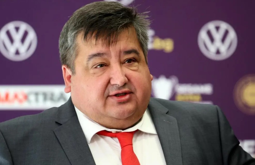 Президентът на българската професионална футболна лига Атанас Караиванов също излезе