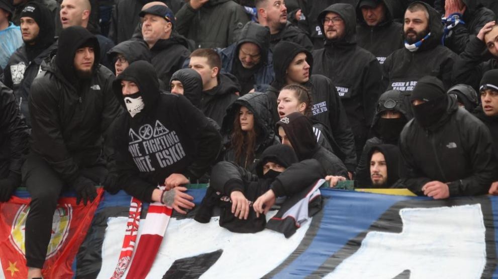 31 футболни запалянковци са задържани преди вечното дерби в неделя