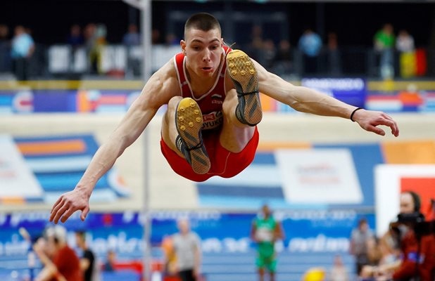 20 годишният Божидар Саръбоюков спечели европейската титла в скока на дължина