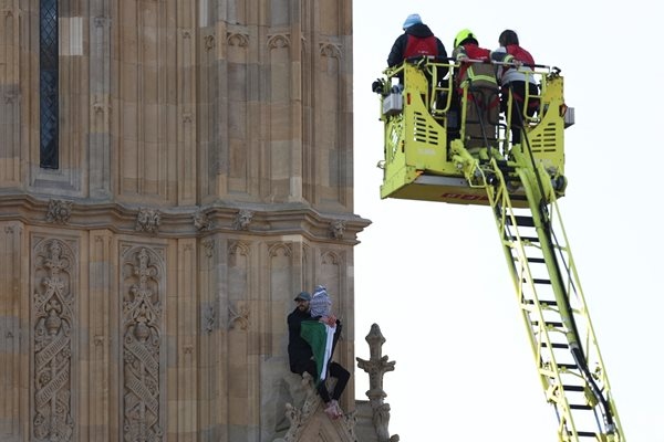 Бос мъж вдигна накрак Спешната помощ и полицията в Лондон