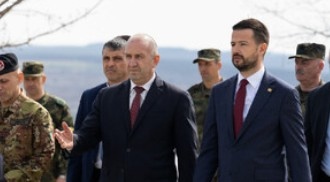 Държавният глава и върховен главнокомандващ на Въоръжените сили Румен Радев