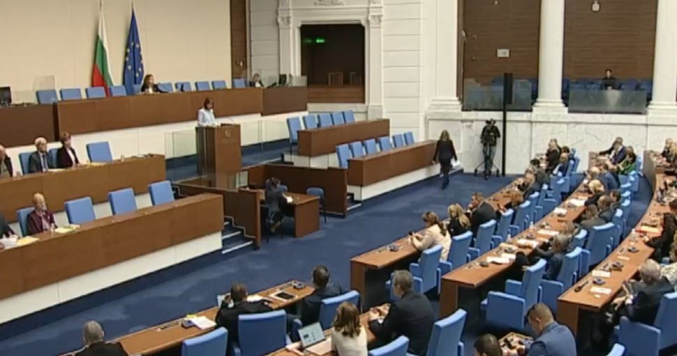 Председателят на Народното събрание Наталия Киселова свика извънредни Председателски съвет и