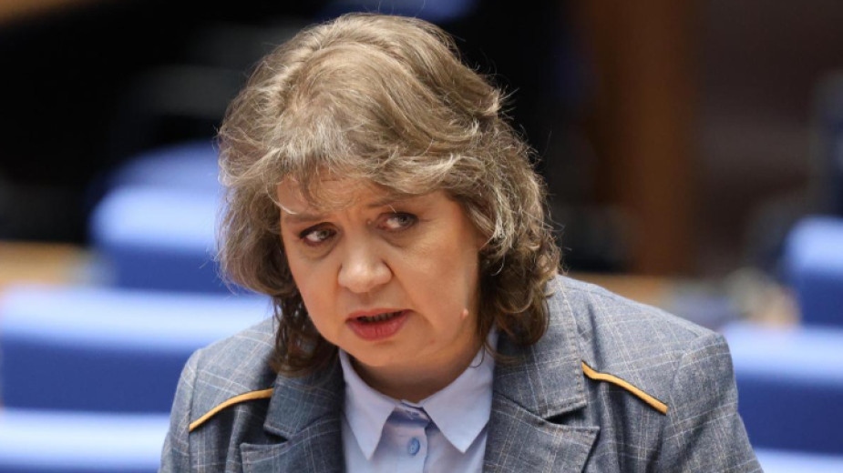 С промени в седмичната си програма започнаха работата си народните