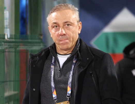 Оставката на националния селекционер по футбол Илиан Илиев беше отхвърлена