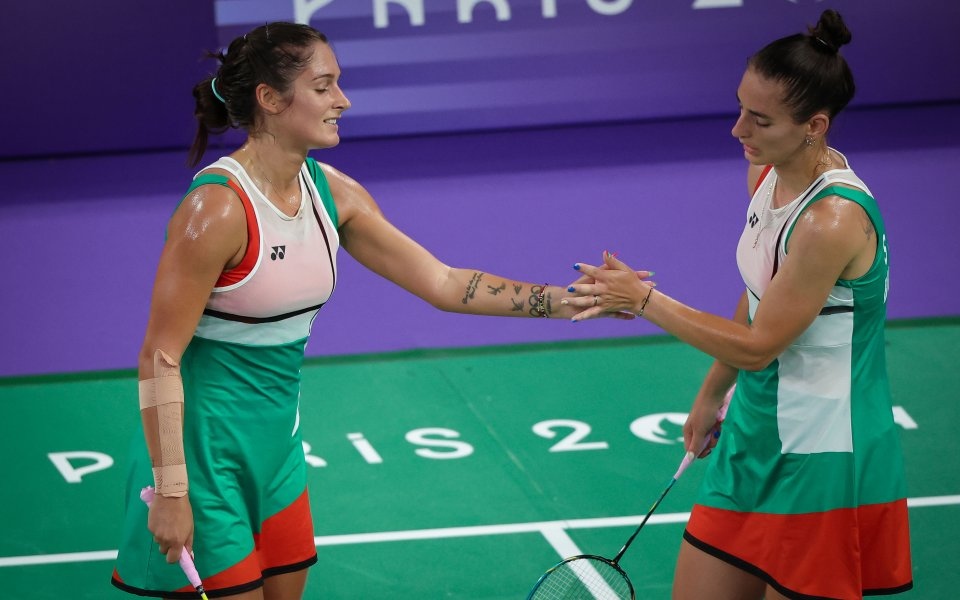 Най добрата българска женска двойка в бадминтона Стефани и Габриела Стоеви