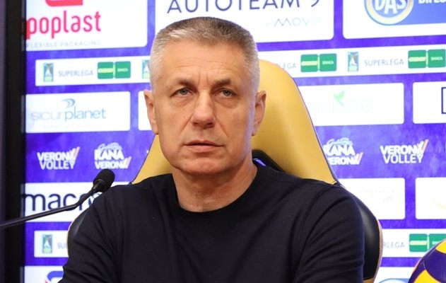 Италианският волейболен Верона е уволнил българския си треньор Радостин Стойчев