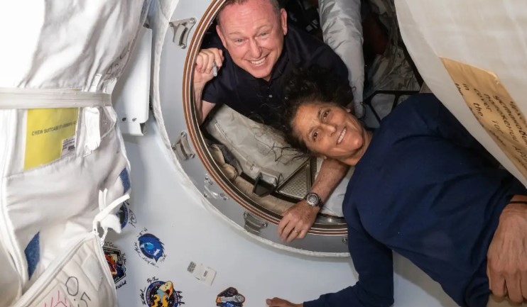 Мисията за прибиране обратно на Земята на двама астронавти блокирани