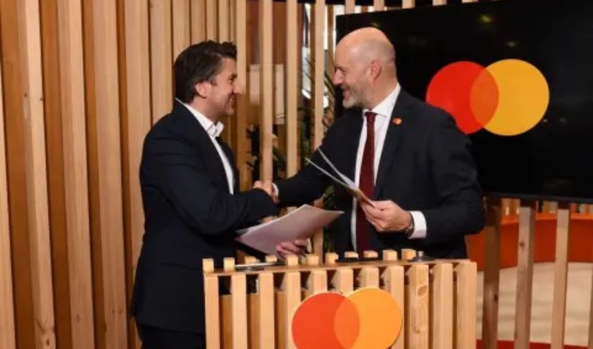 Министърът на туризма на България се споразумя с Mastercard за