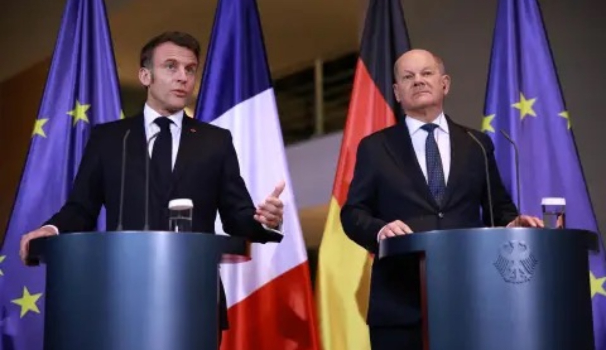 Оттеглящият се германски канцлер Олаф Шолц и френският президент Еманюел