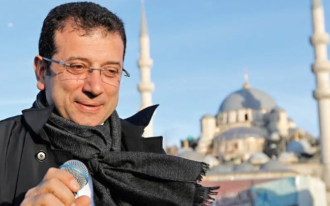 Кметът на Истанбул Екрем Имамоглу е бил задържан в сряда